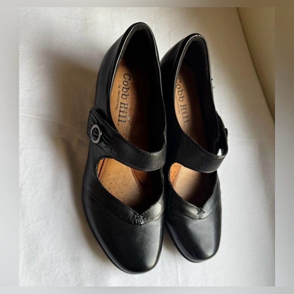 Cobb Hill Salma Mary Jane Pump in Black Leather. Size 8 - Picture 4 of 8